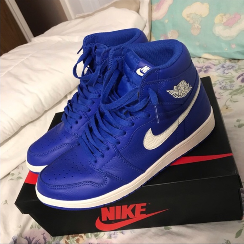 Jordan 1 Retro High Hyper Royal